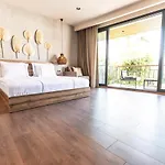 Hotel Khai 4*